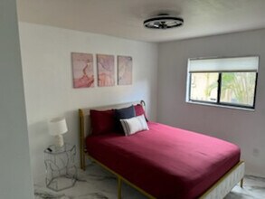 201 SW 8th St in Cape Coral, FL - Foto de edificio - Building Photo