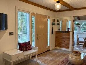 1910 NW 108th Ave, Unit Forest retreat in Portland, OR - Foto de edificio - Building Photo