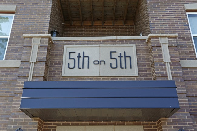 5th on 5th Apartments in Rochester, MN - Foto de edificio - Building Photo