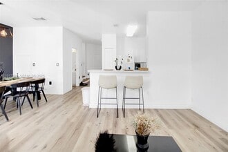 4362 NW 114th Path, Unit 4362 in Doral, FL - Foto de edificio - Building Photo