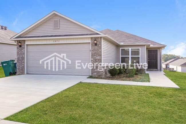 property at 1071 Huntington Dr