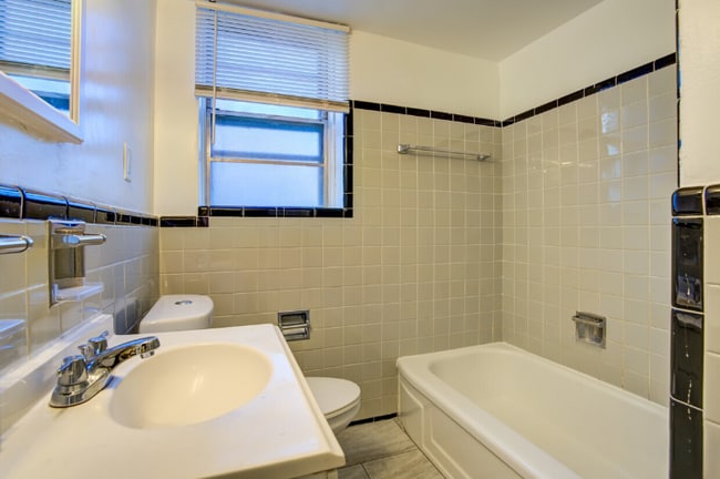 4837 Cadieux Rd in Detroit, MI - Building Photo - Building Photo