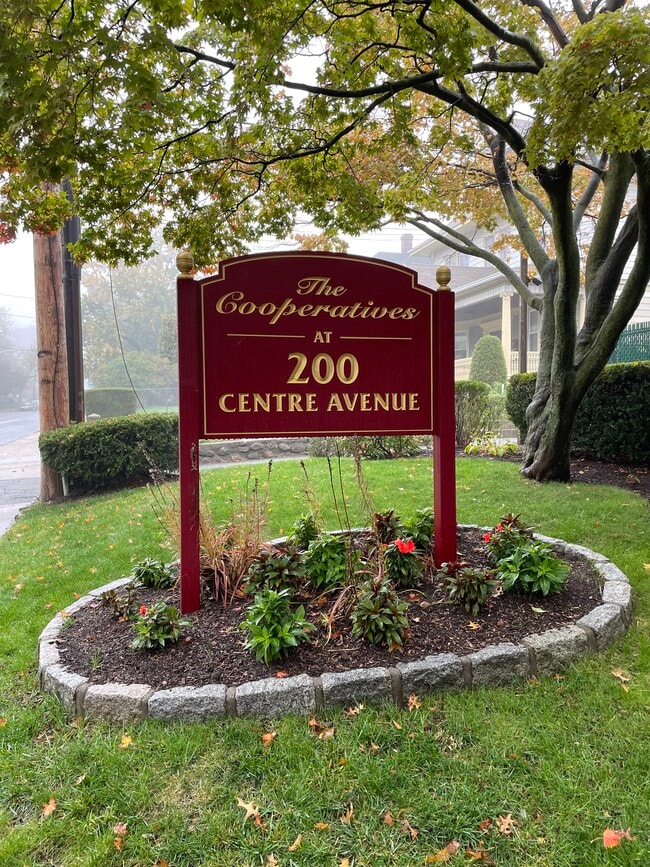 200 Centre Ave, Unit 1H