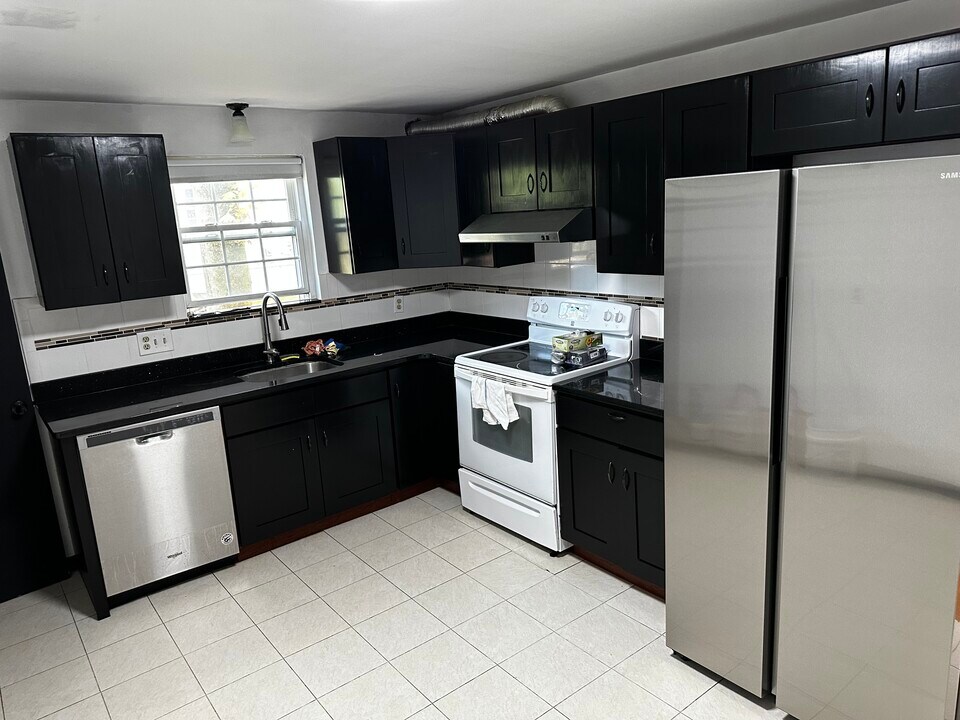 1193 Boylston St in Newton, MA - Building Photo
