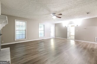 142 Old Hampton Way in Hampton, GA - Foto de edificio - Building Photo