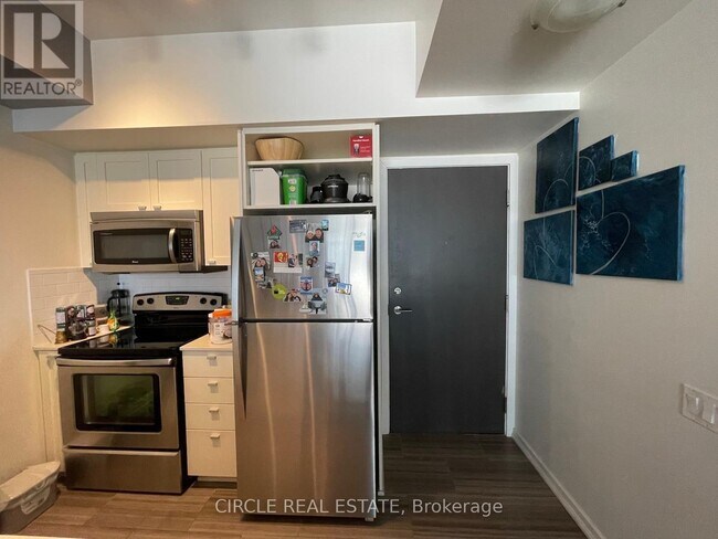 103 The Queensway in Toronto, ON - Building Photo - Building Photo