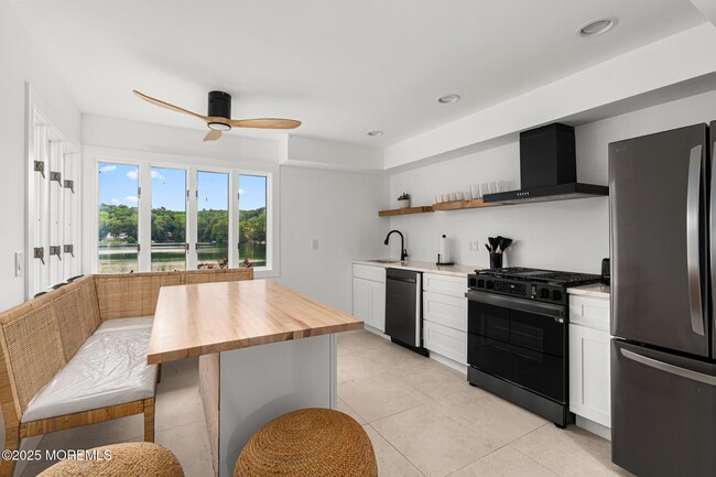 property at 39 Upper Lakeview Ave