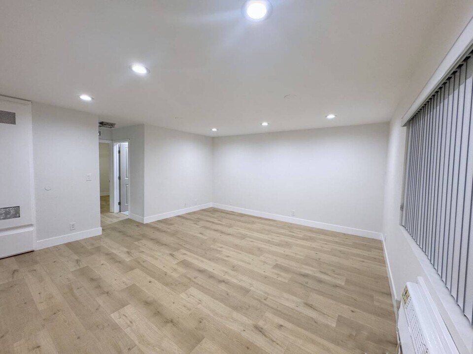 1700 Keeler St in Burbank, CA - Building Photo