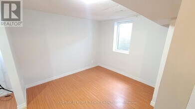 23 Bruce Beer Dr in Brampton, ON - Building Photo - Building Photo