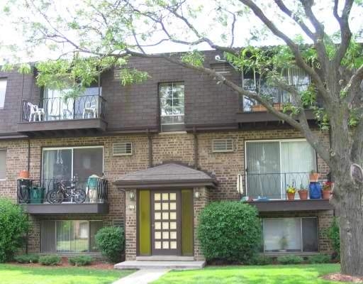 Windsor Courts in Mount Prospect, IL - Building Photo - Building Photo