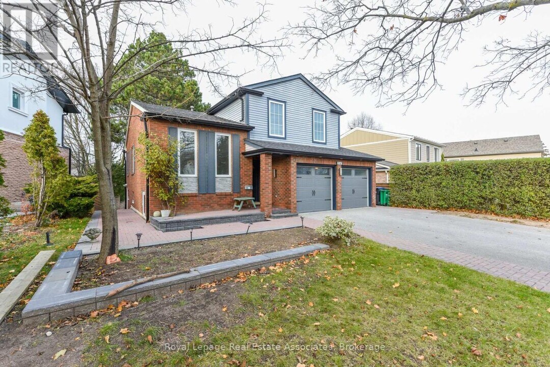 3162 Folkway Dr in Mississauga, ON - Building Photo