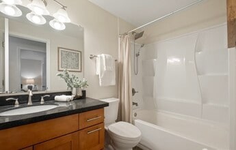 4300 NE Sunset Blvd, Unit L3 in Renton, WA - Foto de edificio - Building Photo