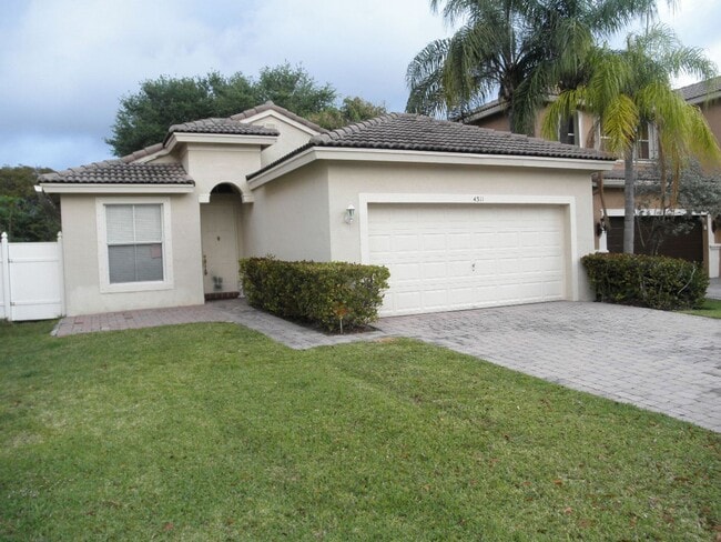property at 4311 N Magnolia Cir