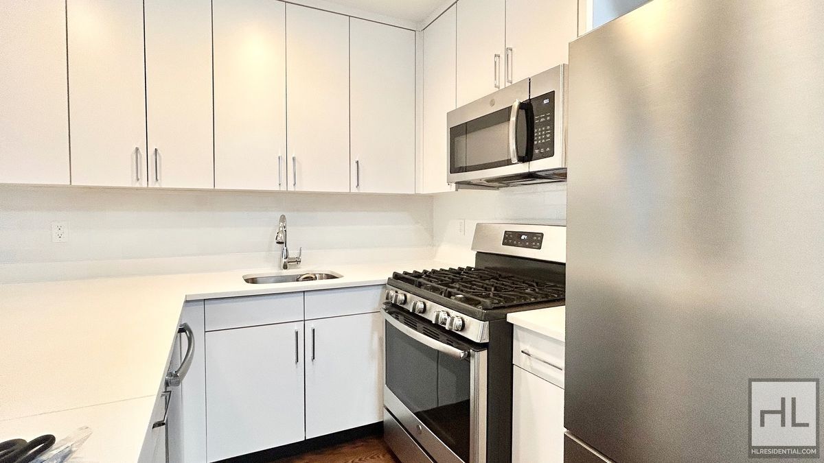 EAST 37 STREET in New York, NY - Building Photo