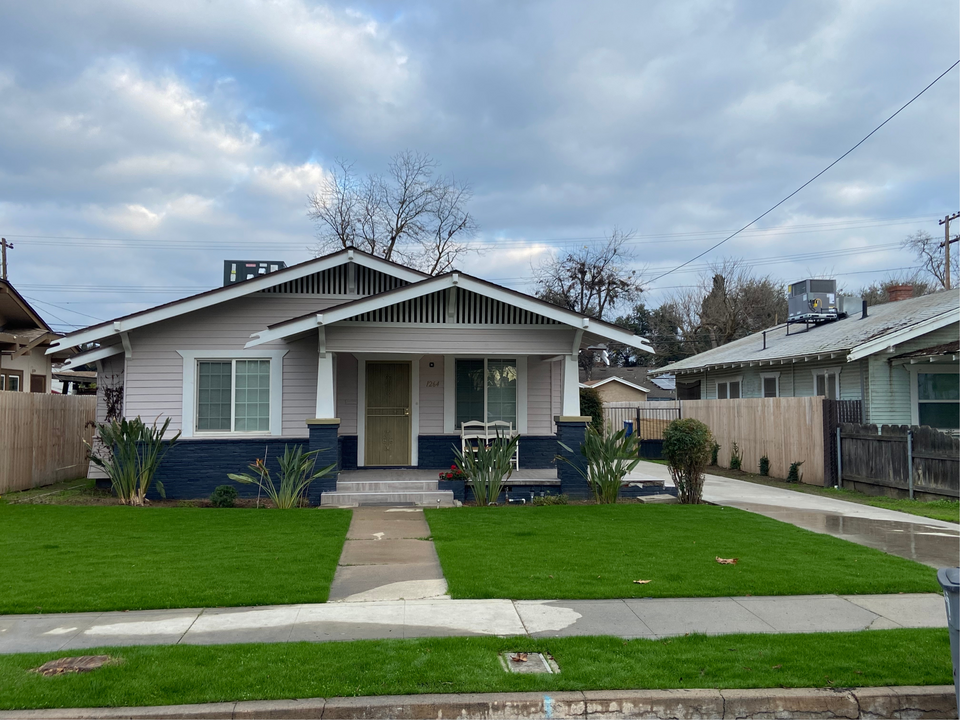 1264 N Roosevelt Ave in Fresno, CA - Building Photo