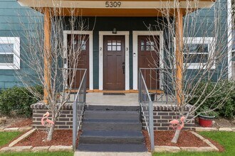 5309 East Side Ave, Unit #1 in Dallas, TX - Foto de edificio - Building Photo