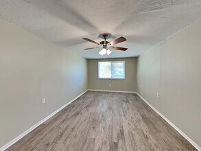 2833 Linwood Dr in Sarasota, FL - Building Photo - Building Photo