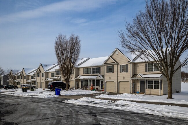 1Riverview Townhomes in Wrightsville, PA - Building Photo - Building Photo