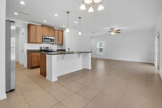 5241 Royal Point Ave in Kissimmee, FL - Building Photo - Building Photo