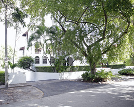 437 Santander Ave in Miami, FL - Building Photo - Building Photo