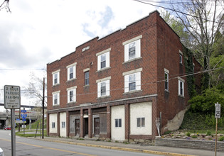 27 Main St in Belle Vernon, PA - Foto de edificio - Building Photo