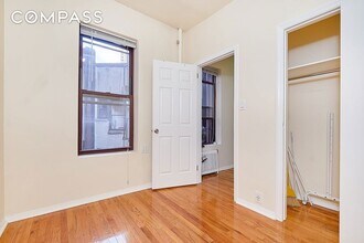 270 E 78th St, Unit 21 in New York, NY - Foto de edificio - Building Photo