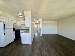 412 W Monroe Ave, Unit 23 in Las Vegas, NV - Building Photo - Building Photo