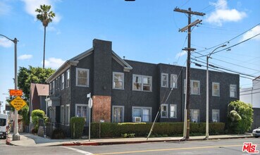 1777 N Gower St in Los Angeles, CA - Foto de edificio - Building Photo