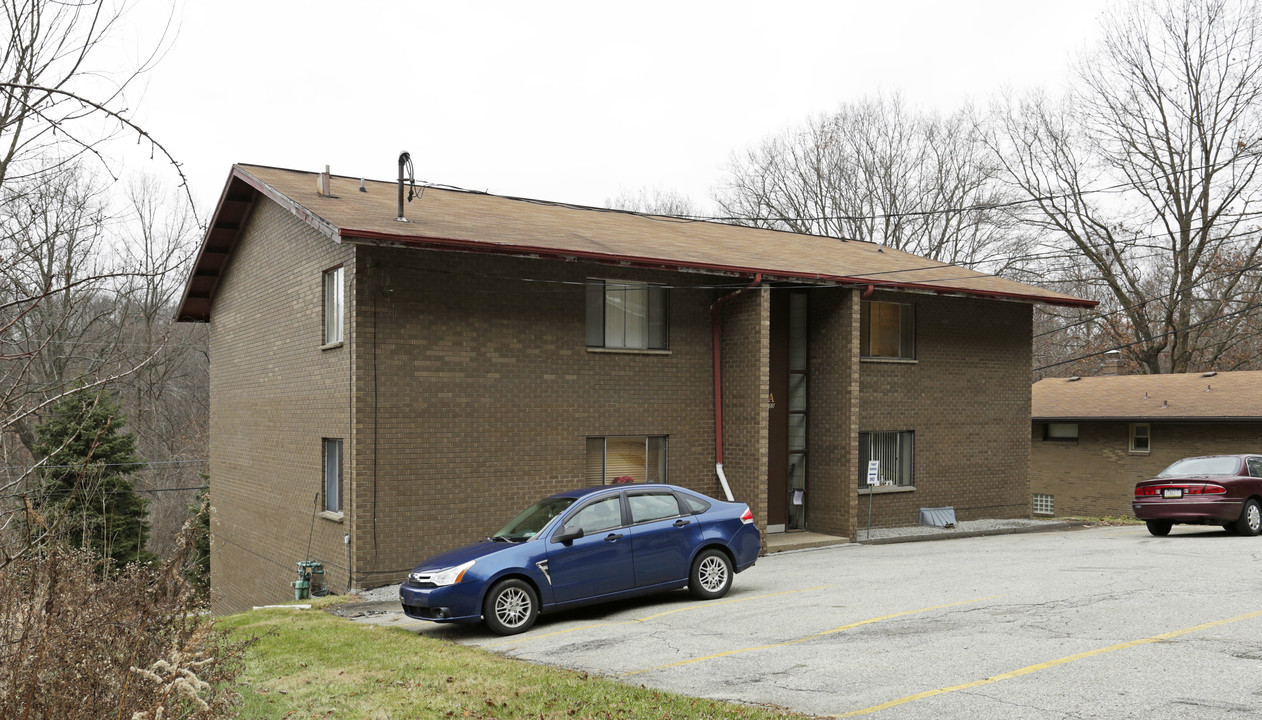 Renzie Park in McKeesport, PA - Foto de edificio