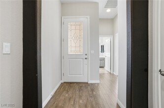 692 Nathanial Ct in Henderson, NV - Building Photo - Building Photo