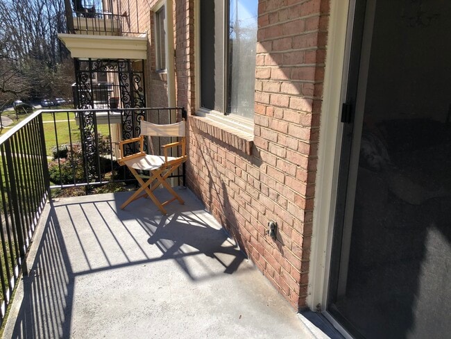 10630 Kenilworth Ave, Unit 104 in Bethesda, MD - Foto de edificio - Building Photo