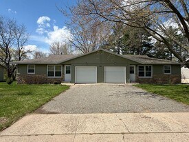 951 Brentwood Dr in Port Edwards, WI - Building Photo