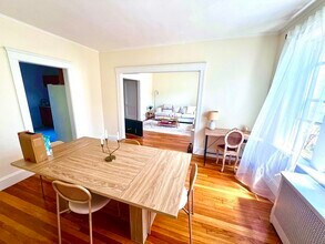 235 Freeman St, Unit 3 in Brookline, MA - Building Photo - Building Photo