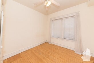 853 W Lill Ave in Chicago, IL - Foto de edificio - Building Photo