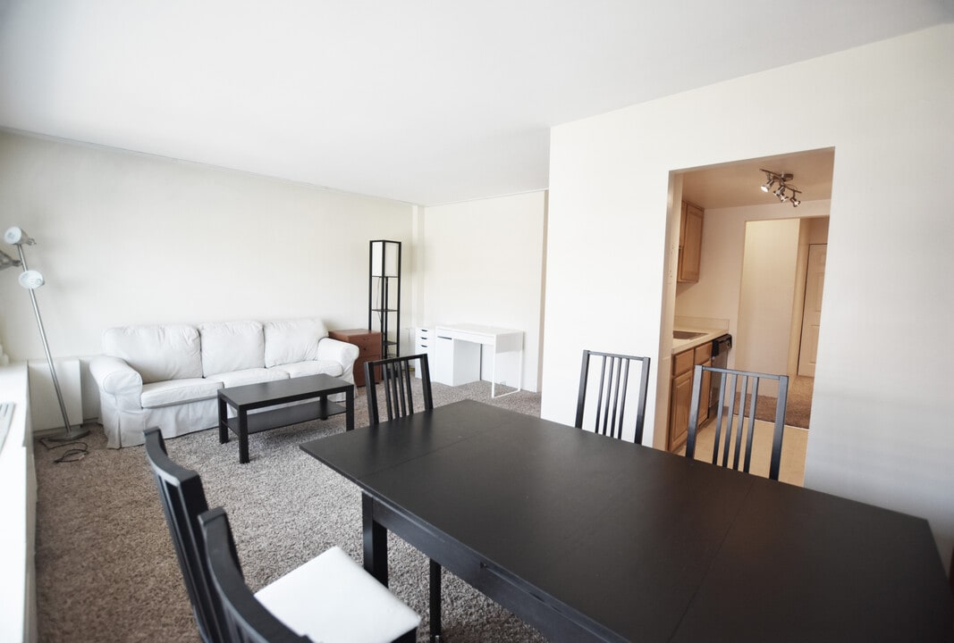 555 E William St, Unit 3i in Ann Arbor, MI - Building Photo