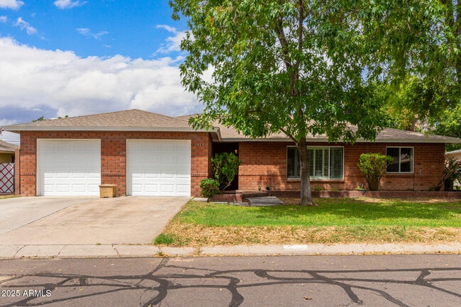 property at 1928 E Palo Verde Dr