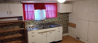 2516 2nd St in Grindstone, PA - Building Photo