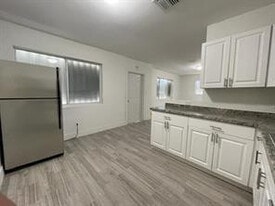 2840 NW 8th St in Fort Lauderdale, FL - Building Photo