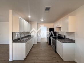 5911 Autumn Lake in San Antonio, TX - Foto de edificio - Building Photo