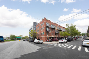 32-01 112th Street in New York, NY - Foto de edificio - Building Photo