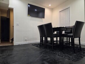 474 Dayton St, Unit 2 in Cincinnati, OH - Building Photo - Building Photo