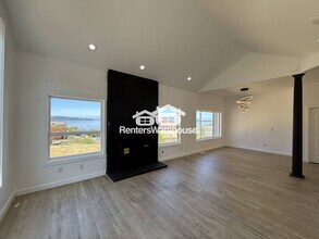 2805 Chambers Bay Dr in Steilacoom, WA - Building Photo - Building Photo