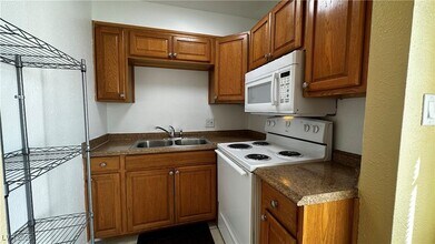 219 W Monroe Ave, Unit A in Las Vegas, NV - Building Photo - Building Photo