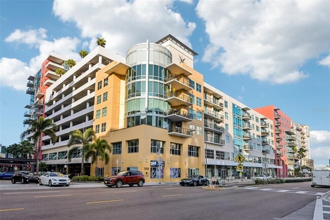 1208 E Kennedy Blvd in Tampa, FL - Foto de edificio - Building Photo