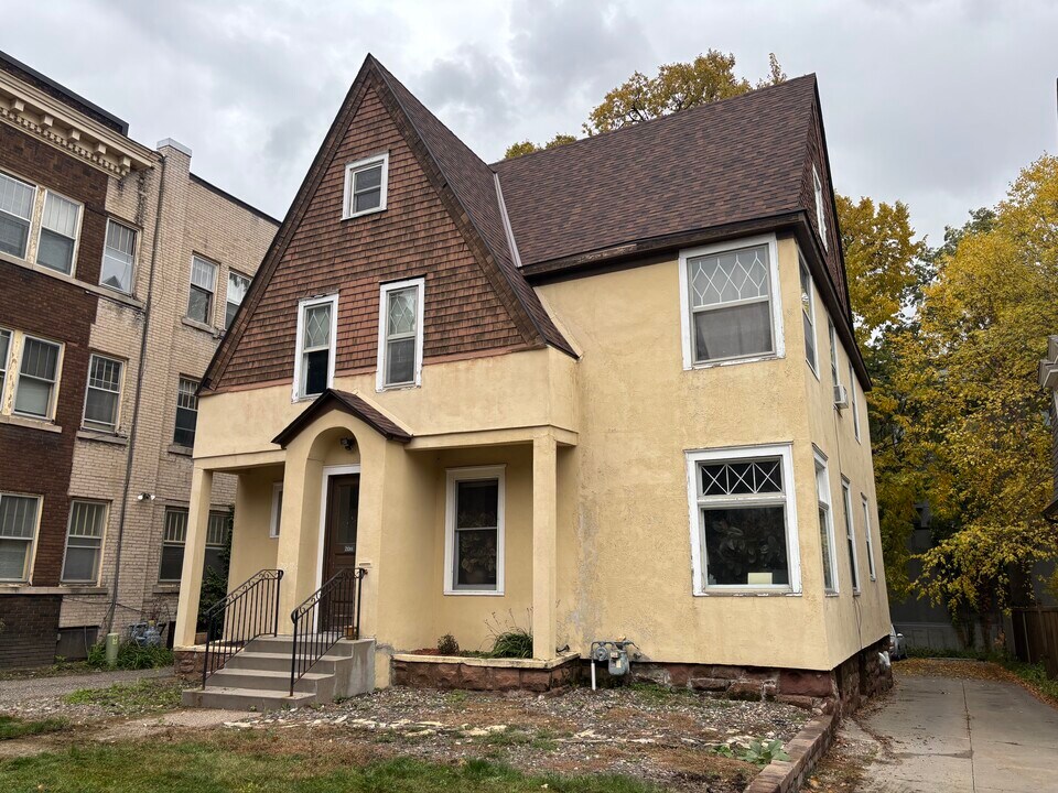 2011 Aldrich Ave S, Unit #1 in Minneapolis, MN - Building Photo