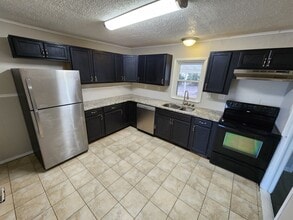 1458 E North St in Springfield, MO - Building Photo - Building Photo