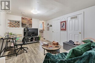 193 Coxwell Ave in Toronto, ON - Building Photo