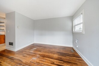 12924-12928 E Burnside St in Portland, OR - Foto de edificio - Building Photo