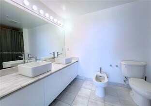 601 NW 36th St in Miami, FL - Foto de edificio - Building Photo