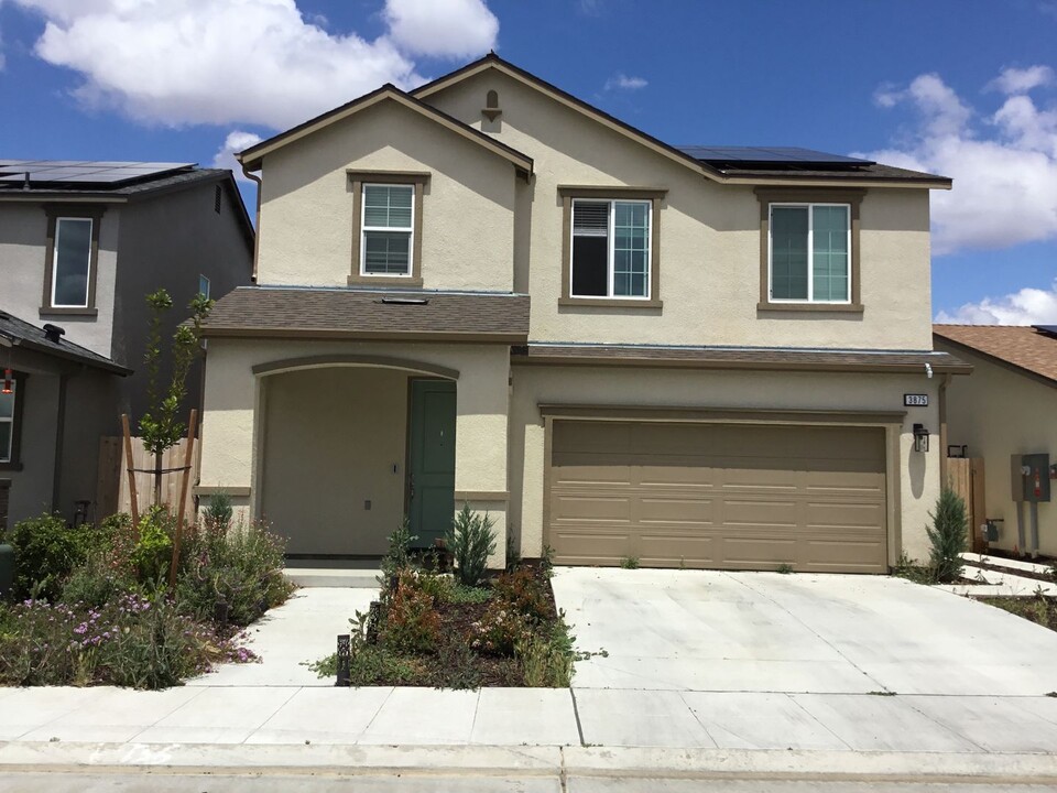 3875 Roberts Ave in Clovis, CA - Building Photo